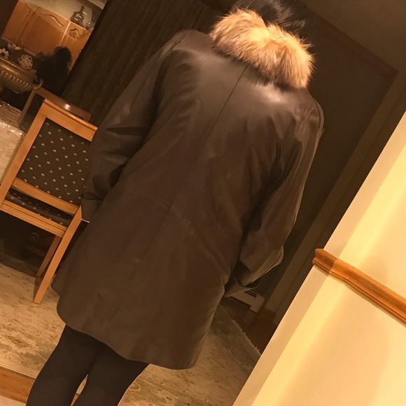 3/4 Brown Leather Coat w Crystal Fox Tuxedo - Picture 4 of 5